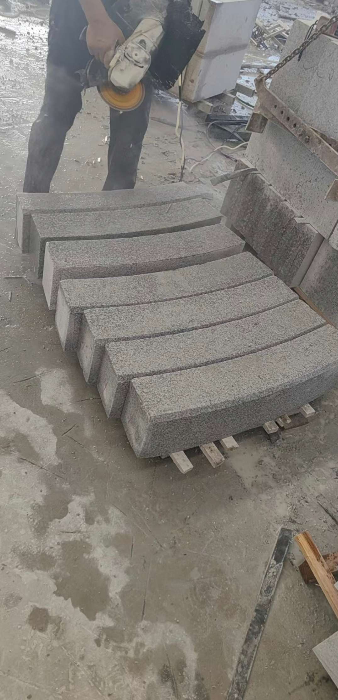 石家庄芝麻白弧形路牙石
