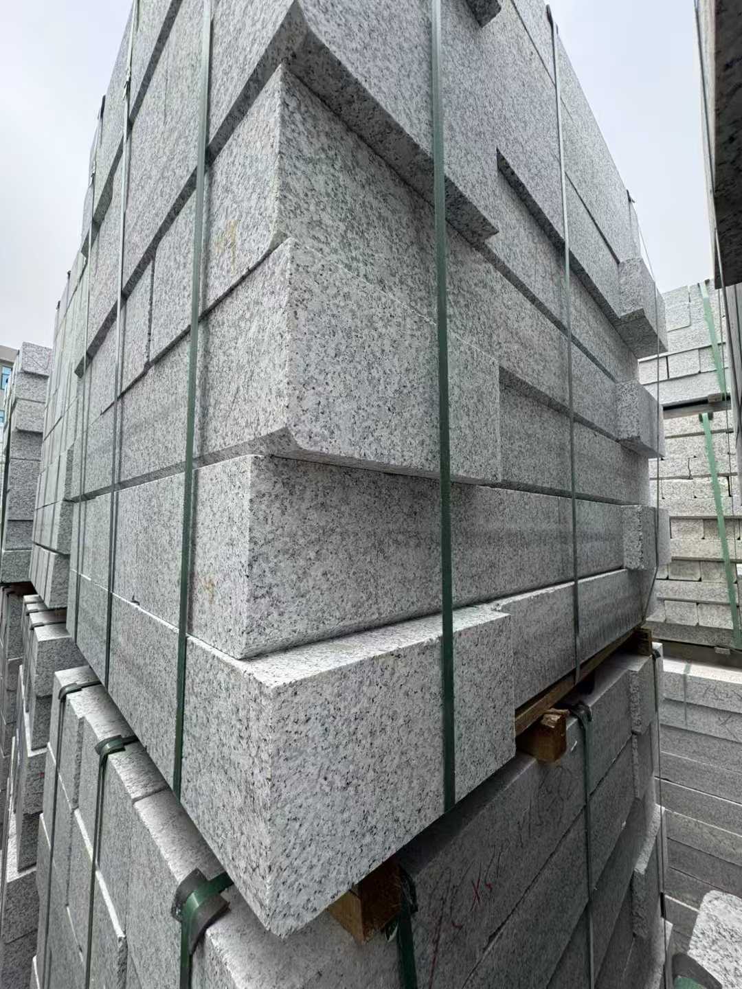 石家庄芝麻白路牙石 马路牙子